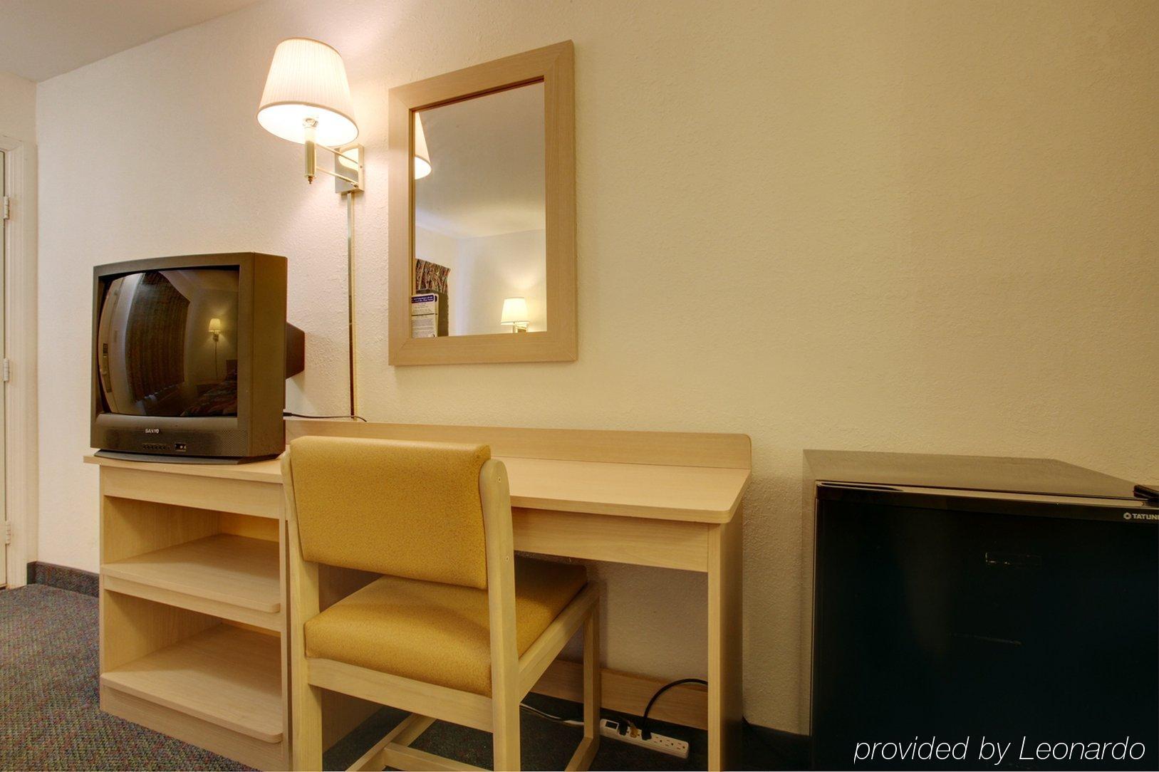 Americas Best Value Inn And Suites Carbondale Habitación foto